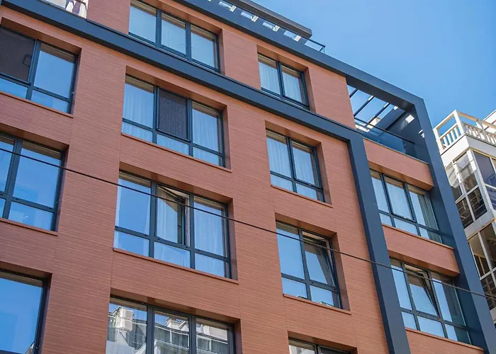 Geneva: A Charming Patio With Private Parking! Daire Sofya