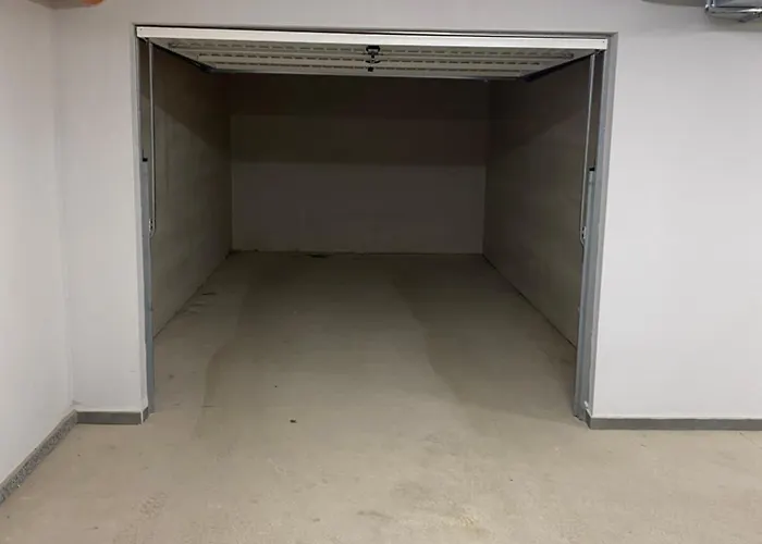 Geneva: A Charming Patio With Private Parking! 索菲亞