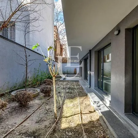 Geneva: A Charming Patio With Private Parking! アパート ソフィア